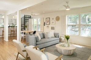 55-inch TV with digital channels, streaming services - Hemlock by Avantstay Minutes From Folly Beach w/ Multiple Patios (Folly Beach)