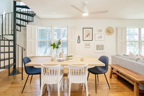 Apartment (3 Bedrooms) | Dining