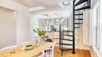 Apartment (3 Bedrooms) | Dining