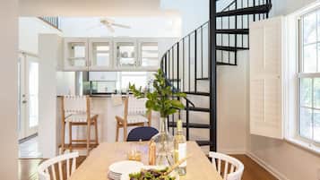 Apartment (3 Bedrooms) | Dining