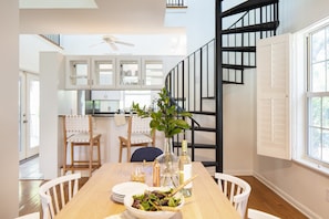 Apartment (3 Bedrooms) | Dining - Hemlock by Avantstay Minutes From Folly Beach w/ Multiple Patios (Folly Beach)