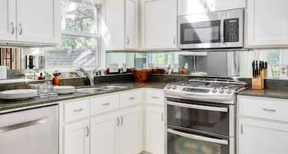 Hemlock by Avantstay Minutes From Folly Beach w/ Multiple Patios