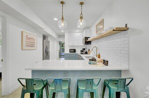 Căn hộ (2 Bedrooms) | Bếp riêng | Tủ lạnh, lò vi sóng, lò nướng, bếp nấu 