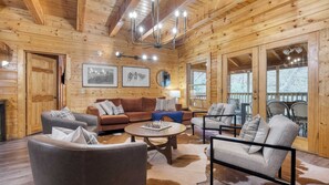 Casa (Multiple Bedrooms) | Parte interna