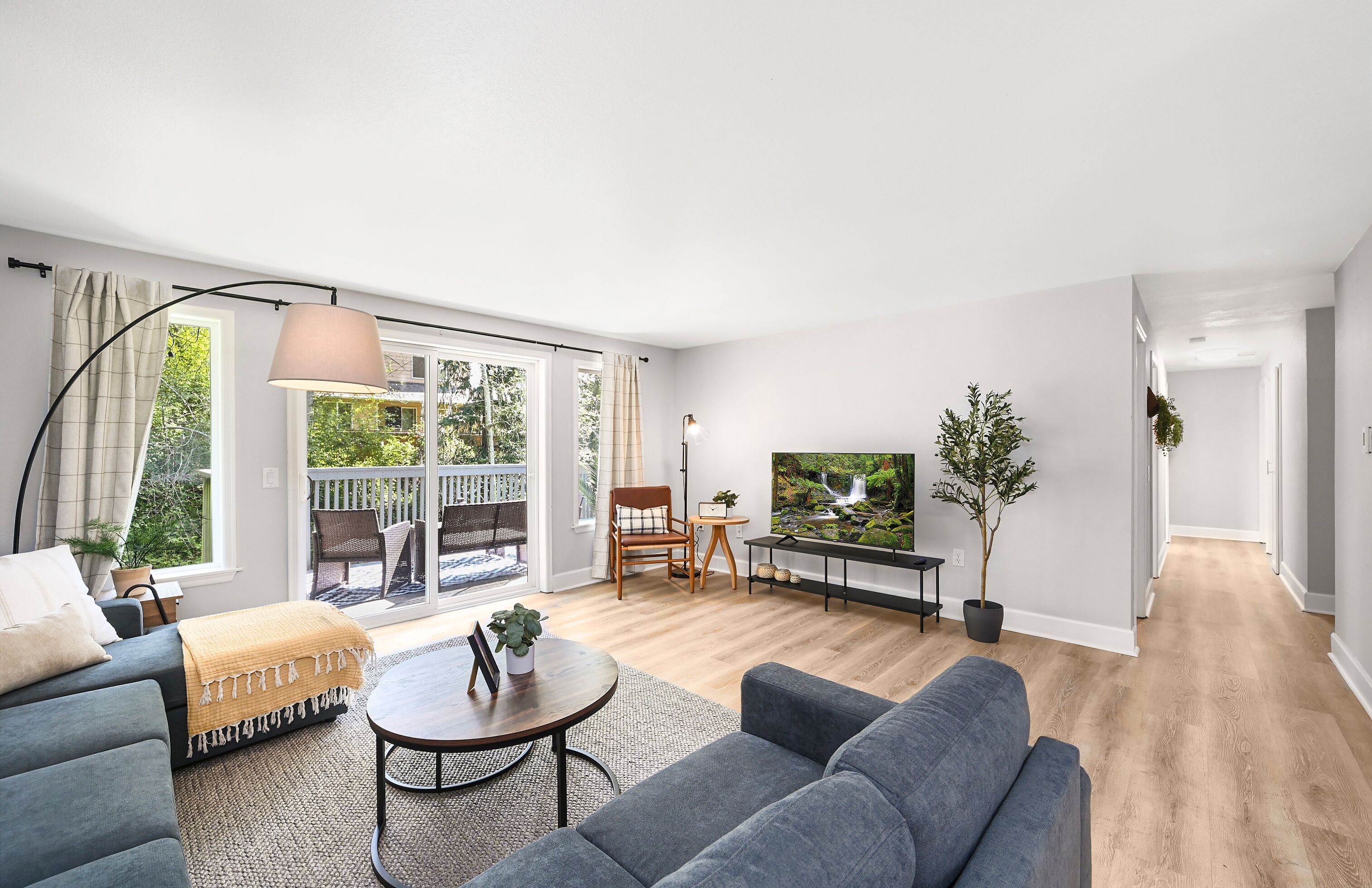 Spacious 3 BR Private Home w/ King Bed in Bothell