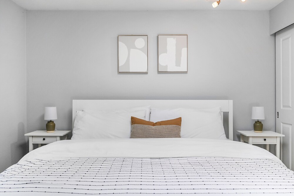 Spacious 3 BR Private Home w/ King Bed in Bothell North Creek Vrbo