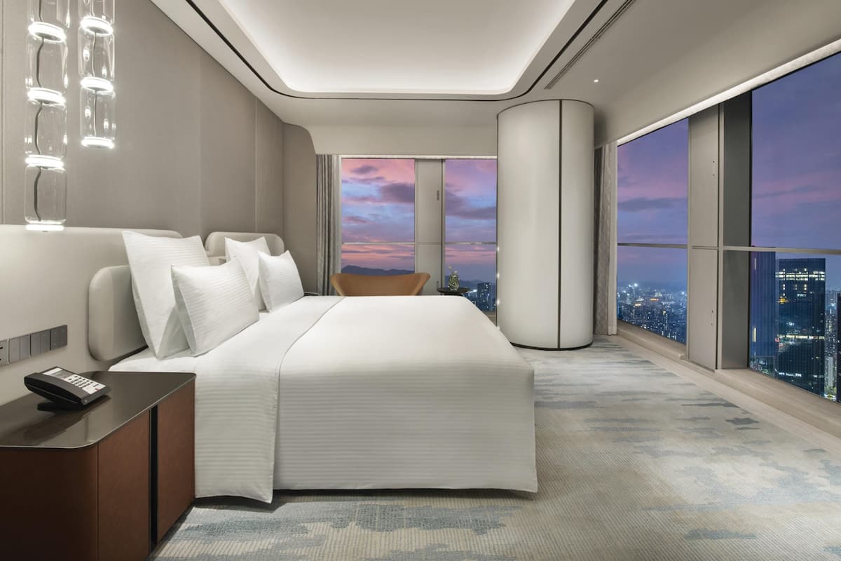 Suíte luxo, 1 cama King | Cofres nos quartos, cortinas blackout