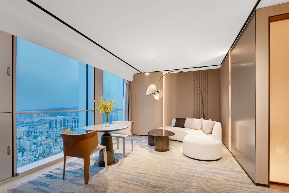 Deluxe Suite, 1 King Bed | In-room safe, blackout drapes, rollaway beds, bed sheets