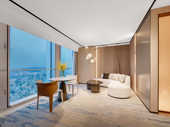 Deluxe Suite, 1 King Bed | In-room safe, blackout drapes, rollaway beds, bed sheets