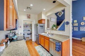 Fridge, microwave, stovetop, dishwasher