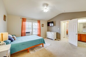 2 bedrooms, travel cot, free Internet, bed sheets - Afton Townhome w/ Pool Access < Half-Mi to Boating (Afton)