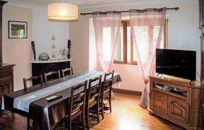 Dining - Lovely home in Osse-en-Aspe with WiFi (Osse-en-Aspe)