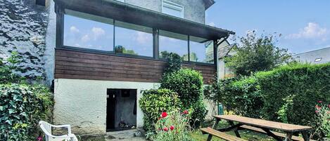 تناول الطعام بالخارج