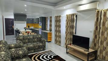 32-inch Smart TV with cable channels, TV, Netflix