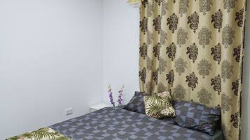 Executive Apartment, 2 Bedrooms, Non Smoking, Executive Level | 2 bilik tidur, peti besi dalam bilik, ruang kerja komputer riba