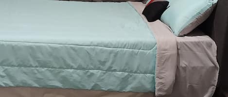 2 bedrooms, iron/ironing board, free WiFi, bed sheets