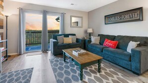 Condo, nhiều giường, ban công, quang cảnh núi (Branson Overlook) | Khu phòng khách