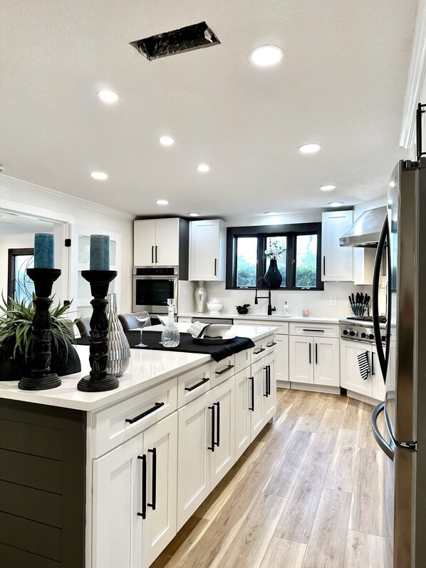 Fridge, microwave, oven, stovetop - ✨💫The GRAND LUX POOL & BEACH RESORT<br>LARGE enough for 2-3 Families!!! (Jacksonville Beach)