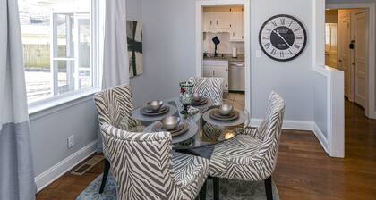 New! Peaceful 2 bedroom bungalow with screened in porch