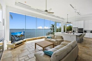 Smart TV - VRCC Villa The River (Cape Coral)