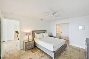 4 bedrooms, iron/ironing board, free WiFi, bed sheets - VRCC Villa The River (Cape Coral)