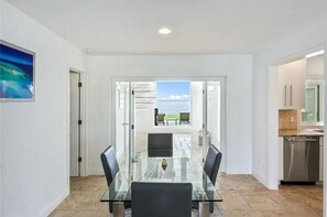 Dining - VRCC Villa The River (Cape Coral)