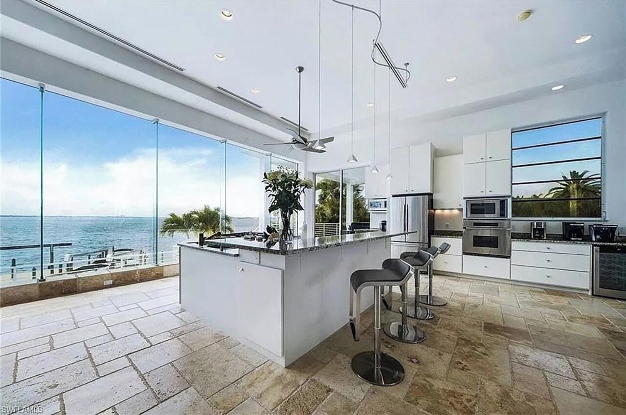 雪櫃、微波爐、焗爐、洗碗機