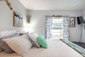 3 bedrooms, desk, iron/ironing board, travel cot
