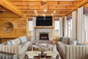 House (Multiple Bedrooms) | Interior - Delmont by Avantstay Sleeps 20! Expansive Views in a Cabin Community (Sevierville)