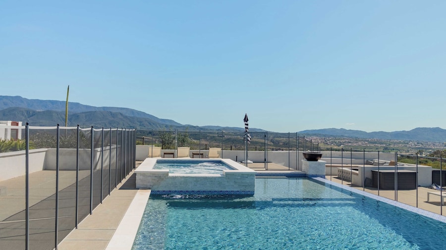 ピイノット ポイント バイアバントステイ マッシブ エステート 10 ミンズ フロム テメキュラ ワイナリーズ