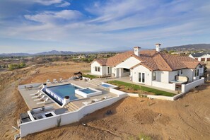 Villa (5 Bedrooms) | Interior - Pinot Point by Avantstay Massive Estate, 10 Mins From Temecula Wineries (Temecula)