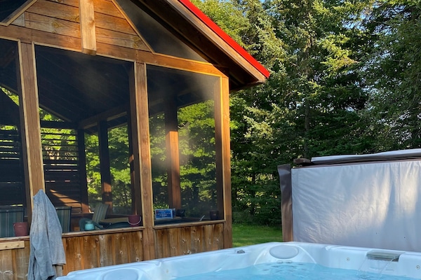 Un spa Jacuzzi 6 places fonctionnel à l’année