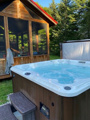 Bain à remous extérieur
