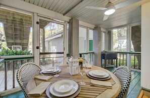 Apartment (2 Bedrooms) | Dining