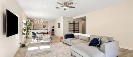 Télévision, cheminée