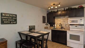 冰箱、微波炉、烤箱、炉灶