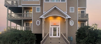 Semi-Oceanfront, Private Pool, Rec Room, Ocean Views, Elevator