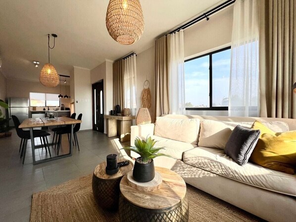 TV - Deluxe 2-bdr condo in Gold Coast - Malmok /Au~126D (Noord)