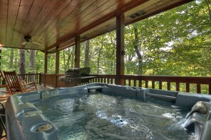 Outdoor spa tub - Cozy Retreat with Hot Tub, Firepit & Fireplace! - Bearfoot Ridge (Blue Ridge)