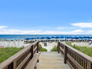 On the beach - GULF FRONT~Quiet West End!  2 SETS of Beach Chairs ~RESERVED PARKING~Summer Specials! (Panama City Beach)