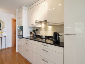 Microondas, horno, lavavajillas y tostadora 