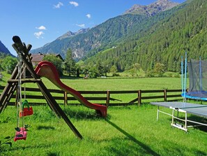 Children’s area - Nice apartment for 4 guests with WIFI, TV, balcony and pets allowed (Vergötschen)