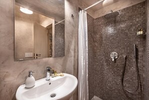 Bathtub, hair dryer, bidet - Beautiful private villa with private pool, WIFI, TV, patio and panoramic view, close to Lucca (Castagnori)