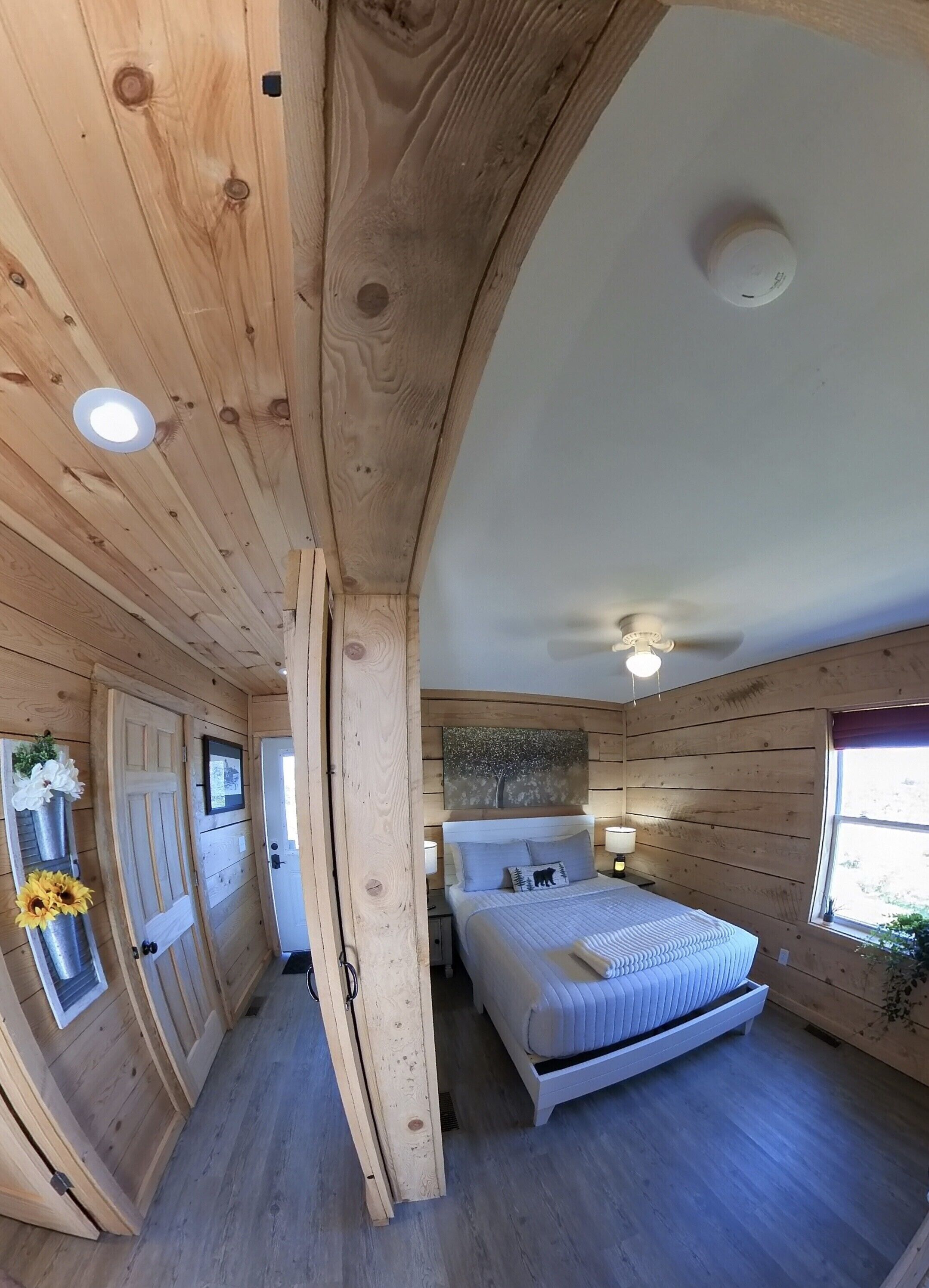 2 bedrooms, desk, free WiFi, bed sheets