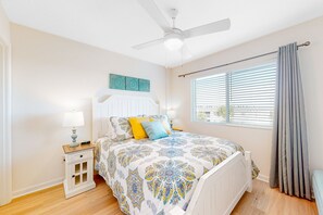 2 bedrooms, iron/ironing board, internet, bed sheets