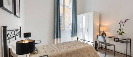 4 室のベッドルーム、アイロン / アイロン台、WiFi、ベッドシーツ