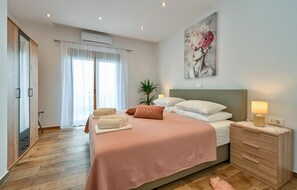3 Schlafzimmer, Reisekinderbett, kostenloses WLAN, Bettwäsche