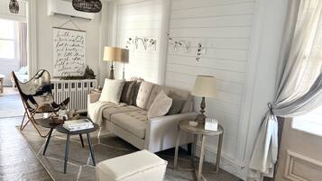 Televisor intel·ligent i llibres