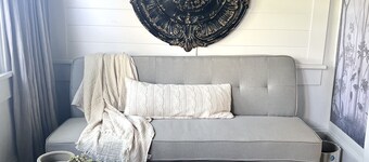 Stylish 1 BR Apt. w/ Sunroom in DT Hughesville