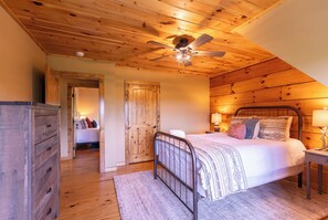 5 bedrooms, iron/ironing board, WiFi (free), bed sheets